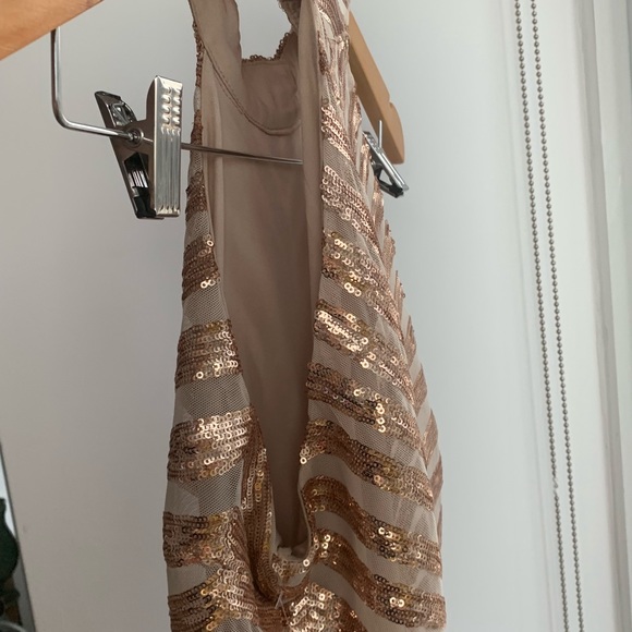 Halter neck & sequined mesh dress  - Picture 2 of 4